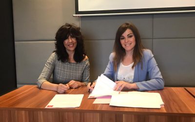 El Ayuntamiento y Ashomur firman el convenio para mejorar la señalización en hoteles